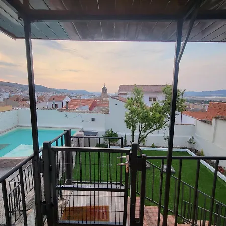 Casa Oasis, Agradable Casa Con Piscina En Zona Tranquila * Puertollano