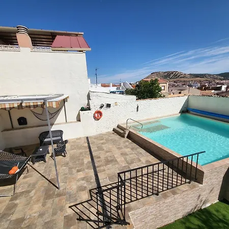 Casa Oasis, Agradable Casa Con Piscina En Zona Tranquila * Puertollano